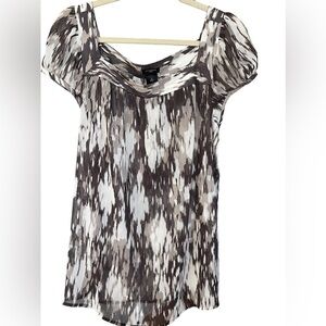 🔥🖤Ann Taylor XL sheer short sleeved blouse in cream/grays. Like new condition!